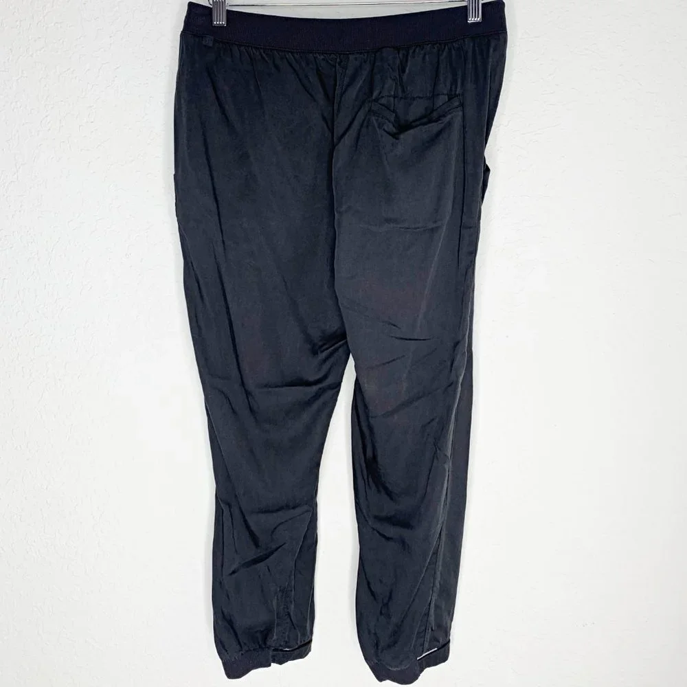 Lululemon Lightweight Pleated Jogger Pant in Black - Picture 3 of 7